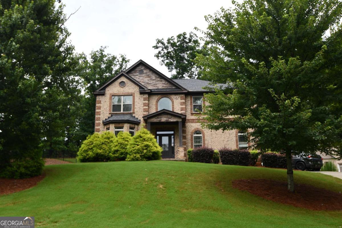 1140 Riverhill Dr — photo