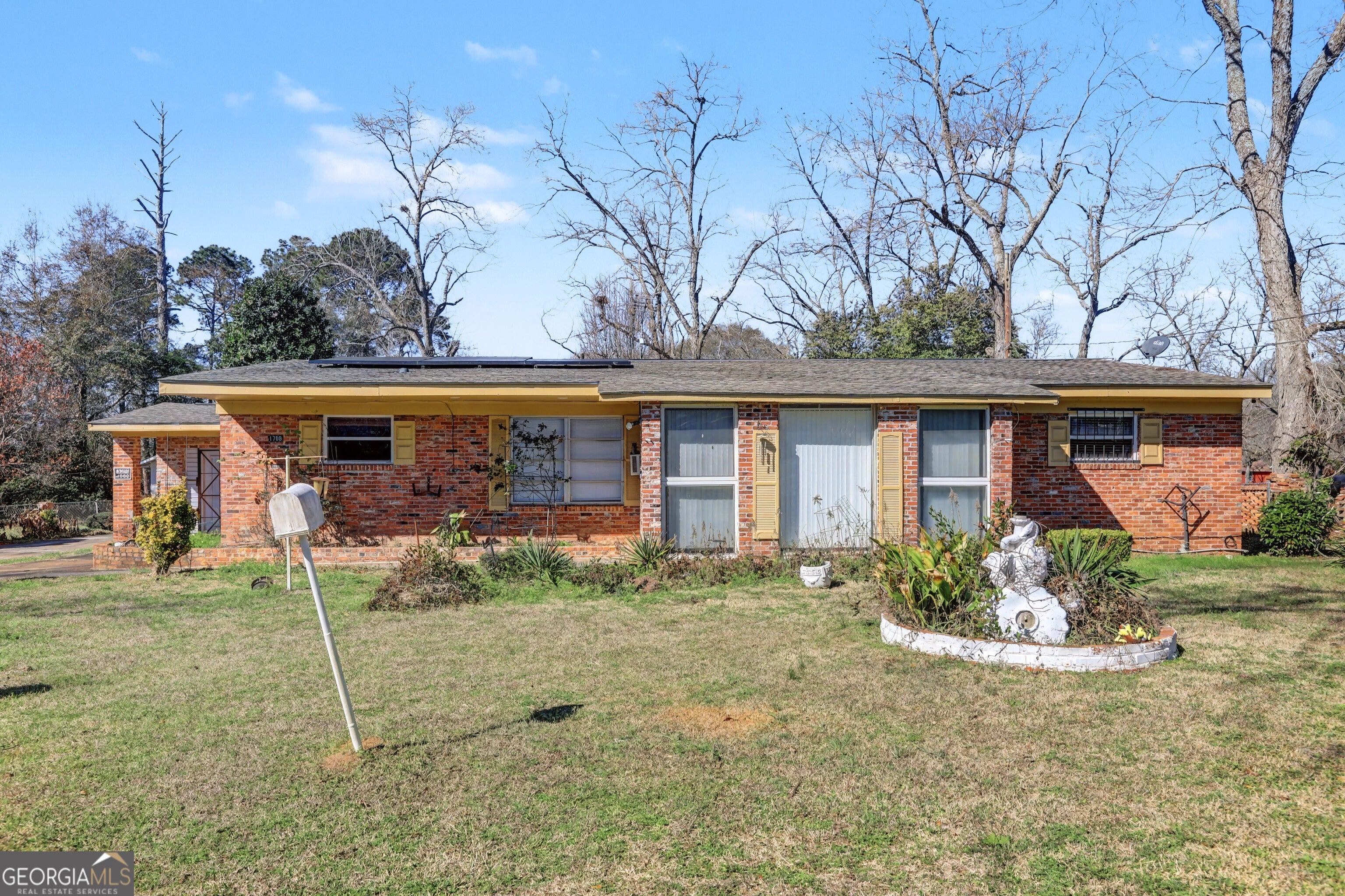 1708 Armory Dr — photo