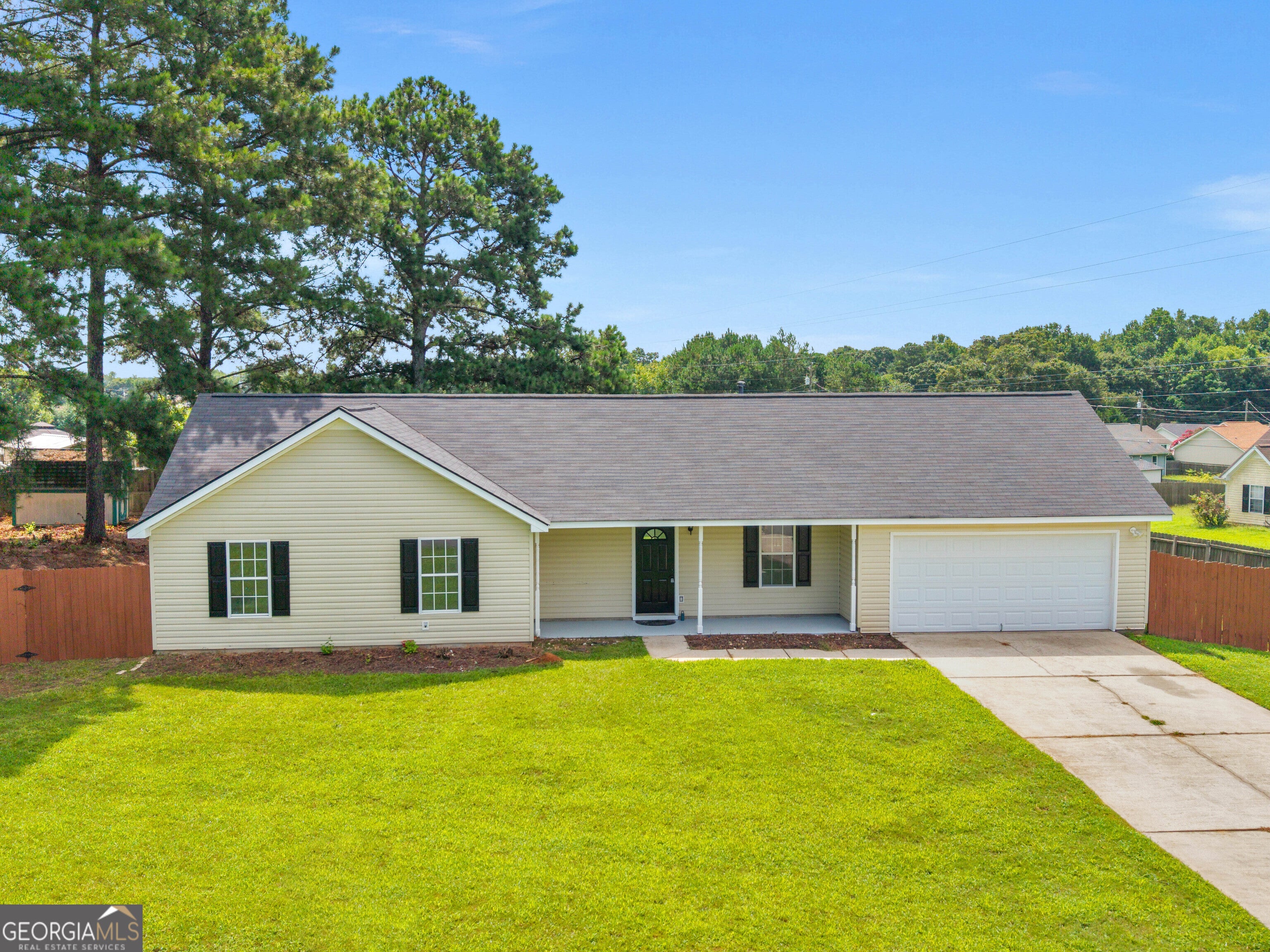 360 Regal Rd — photo