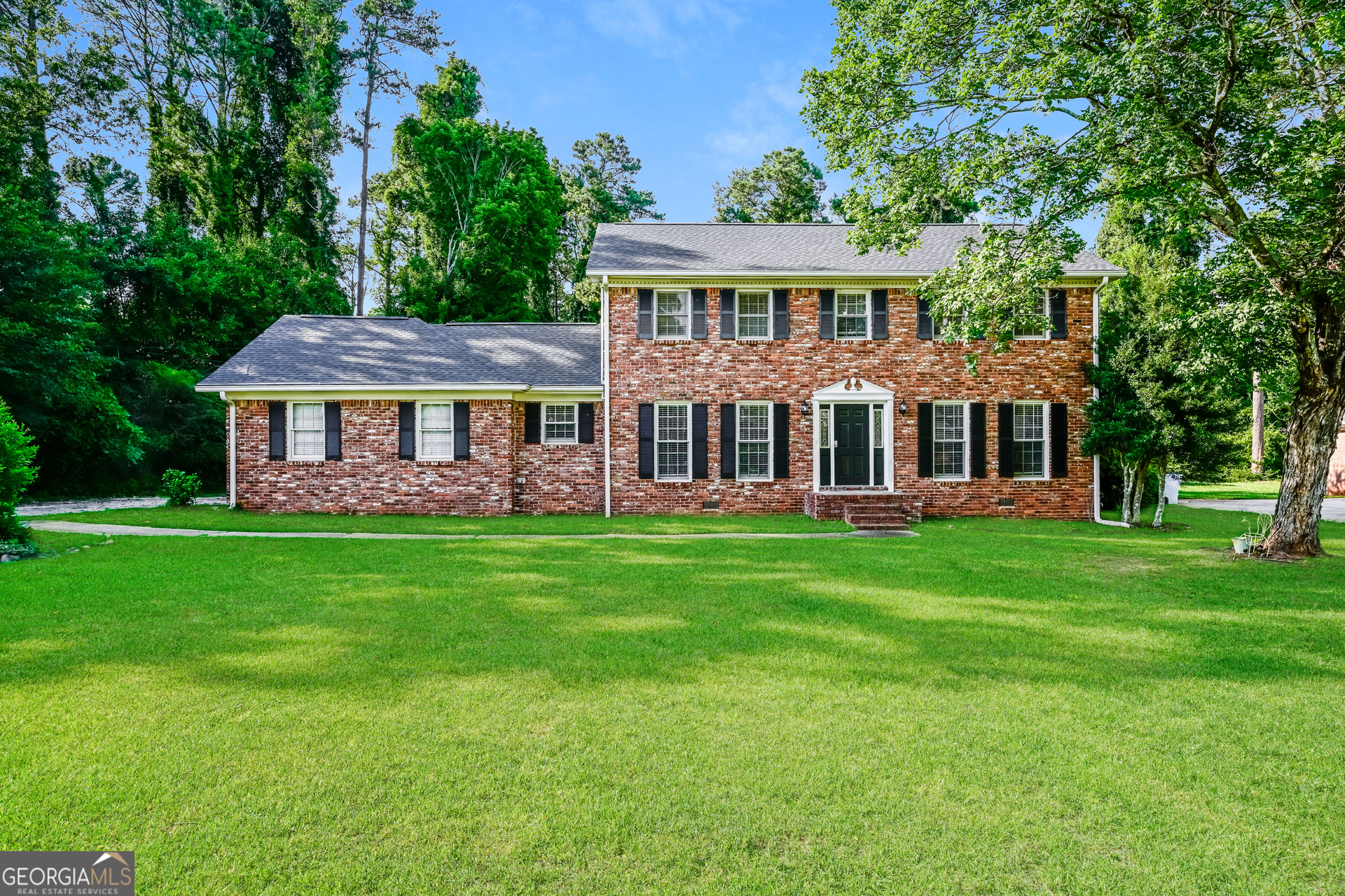 2216 Country Club Dr SE — photo