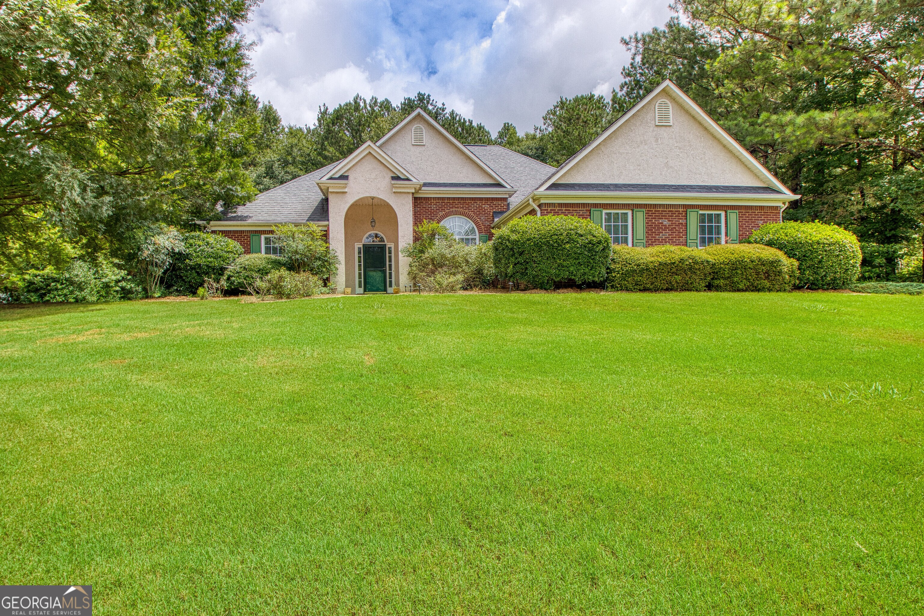 305 Surrey Park Dr — photo