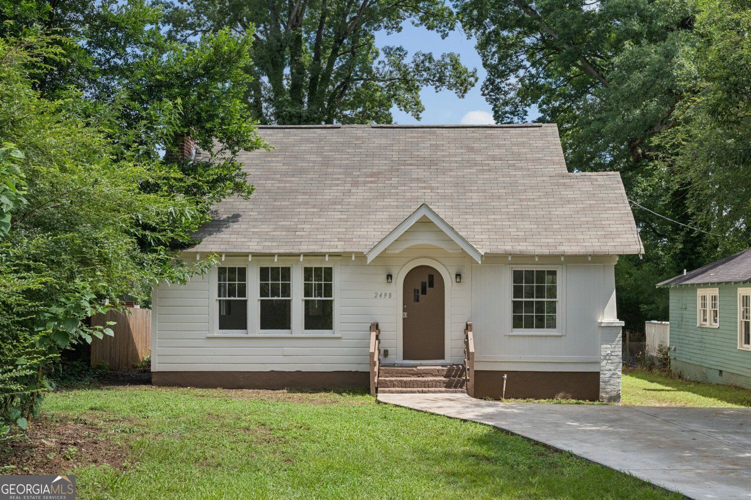 2498 White Oak Dr — photo