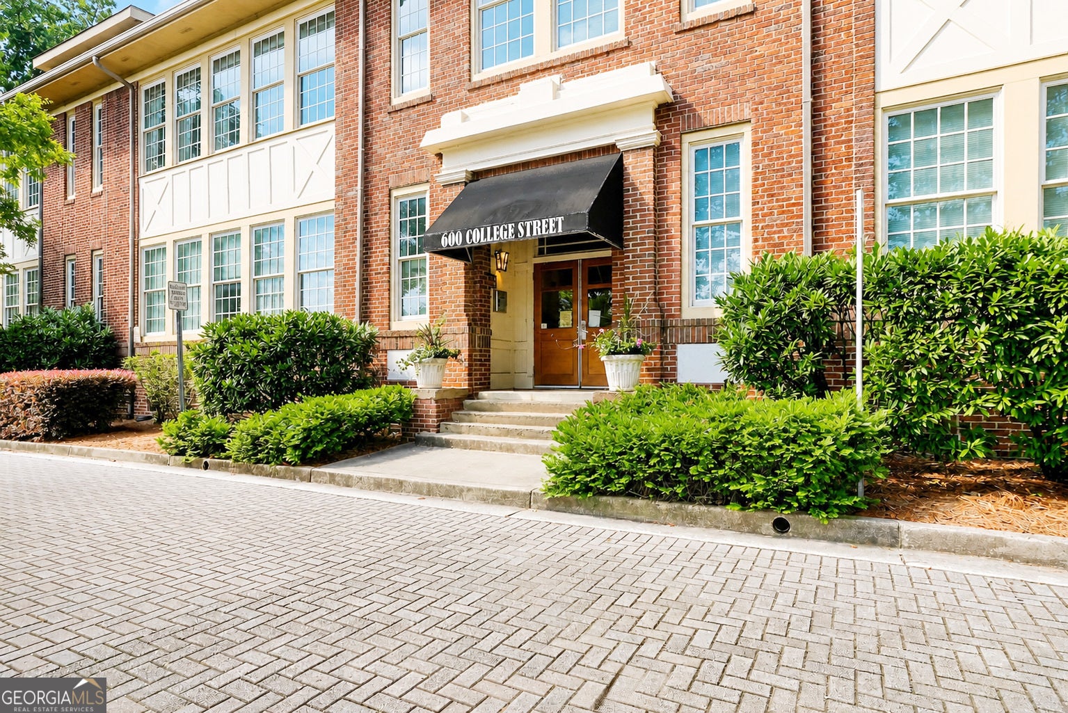 600 College St 203 — photo