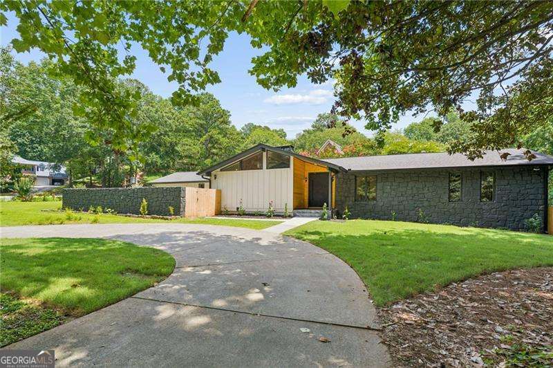 5435 High Point Road, Atlanta GA 30342 — photo 2