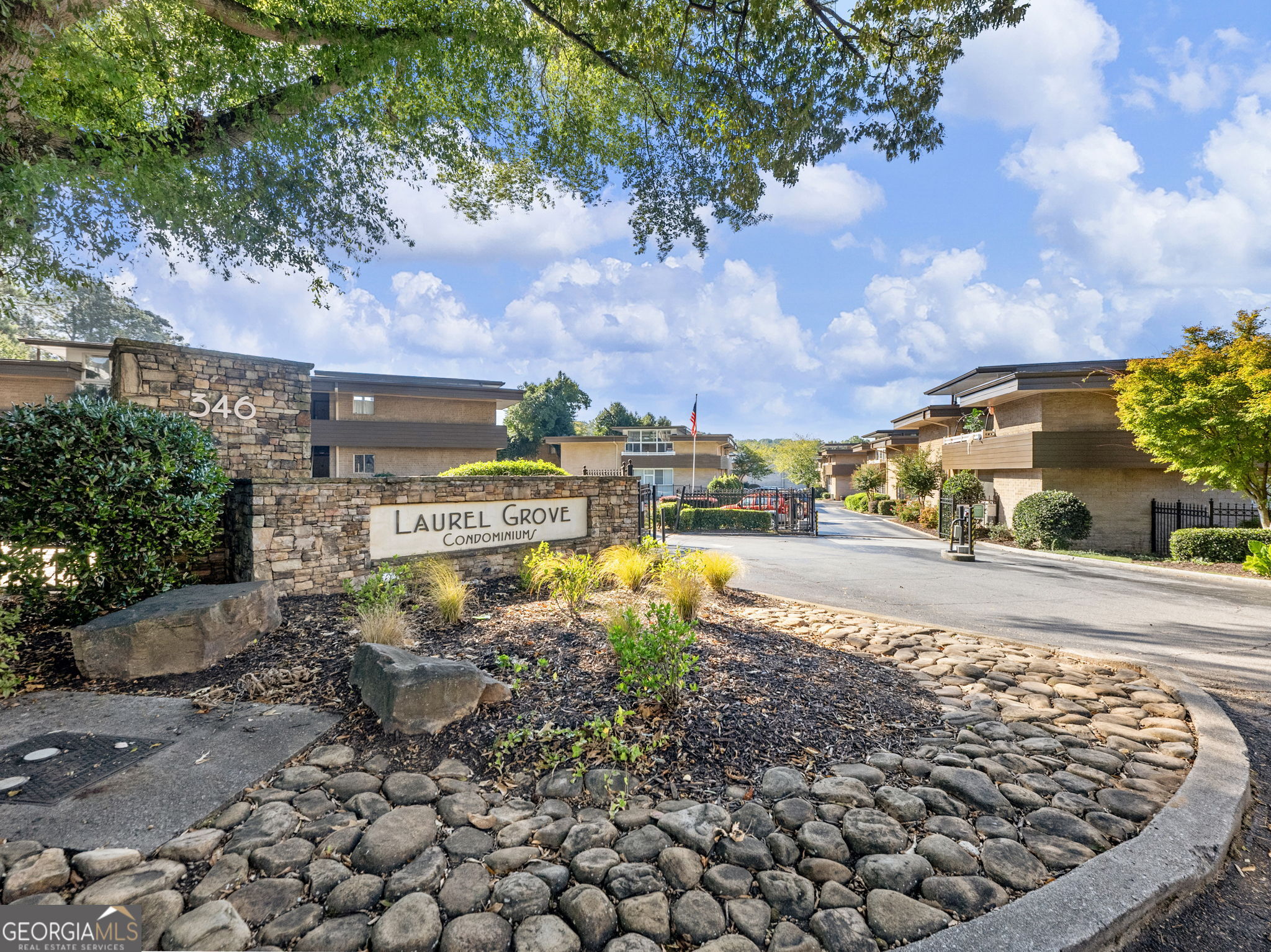 346 Carpenter Dr 72 — photo