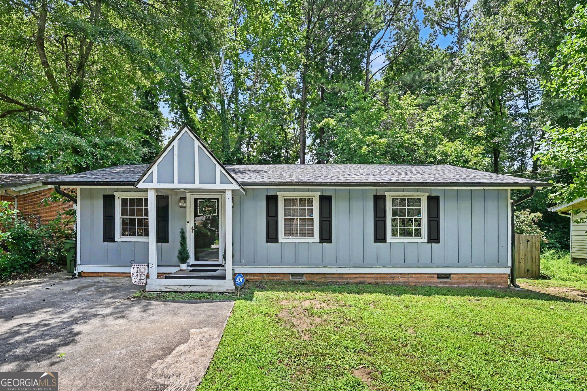 271 Oak Dr SE — photo