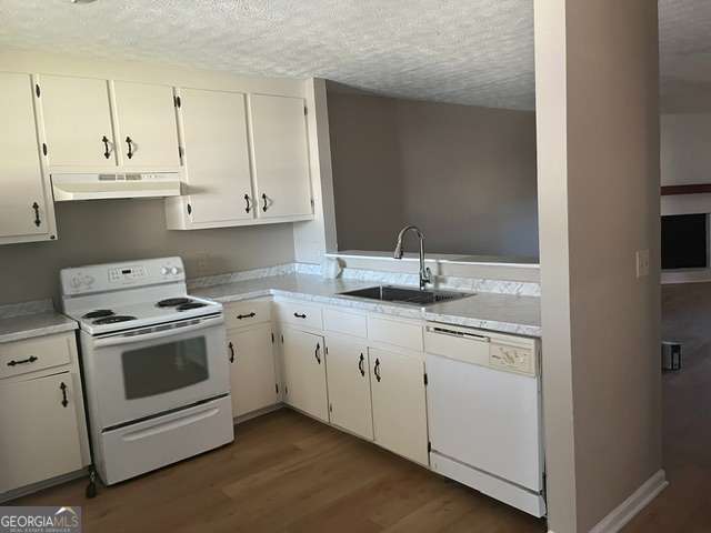 1290 Knoll Ct NW B — photo