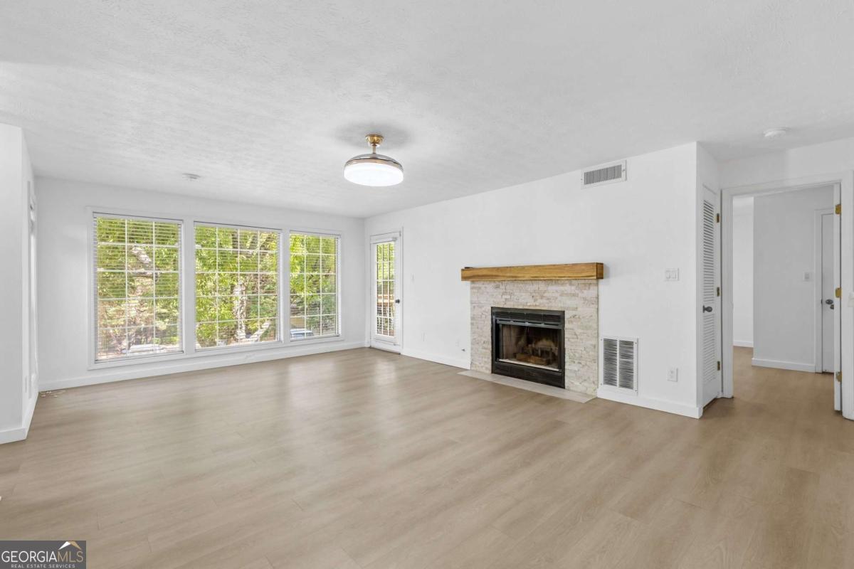 204 Berkeley Woods Dr — photo