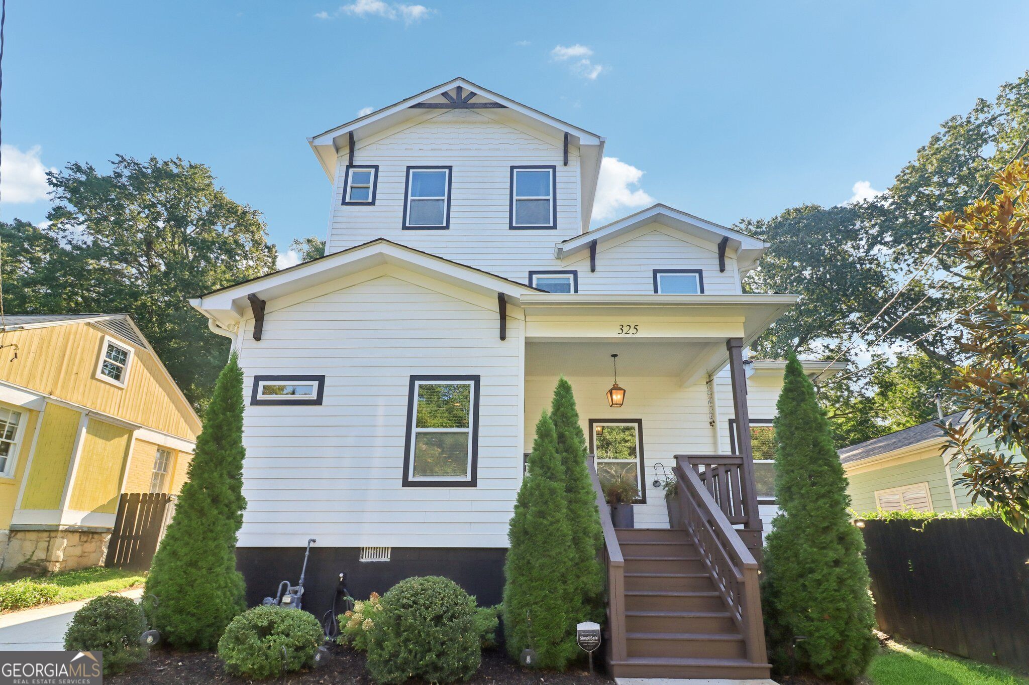 325 Sisson Ave NE — photo