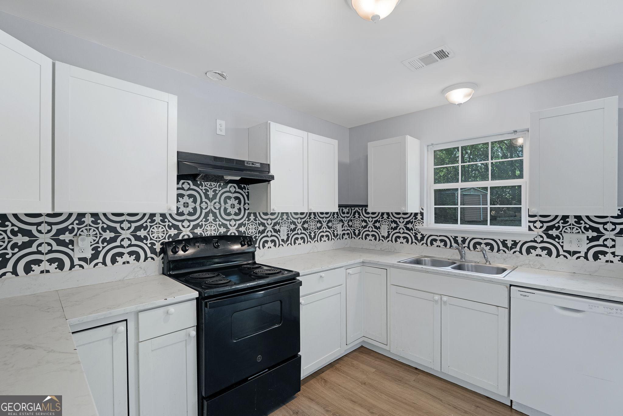 4216 W Oak Dr — photo