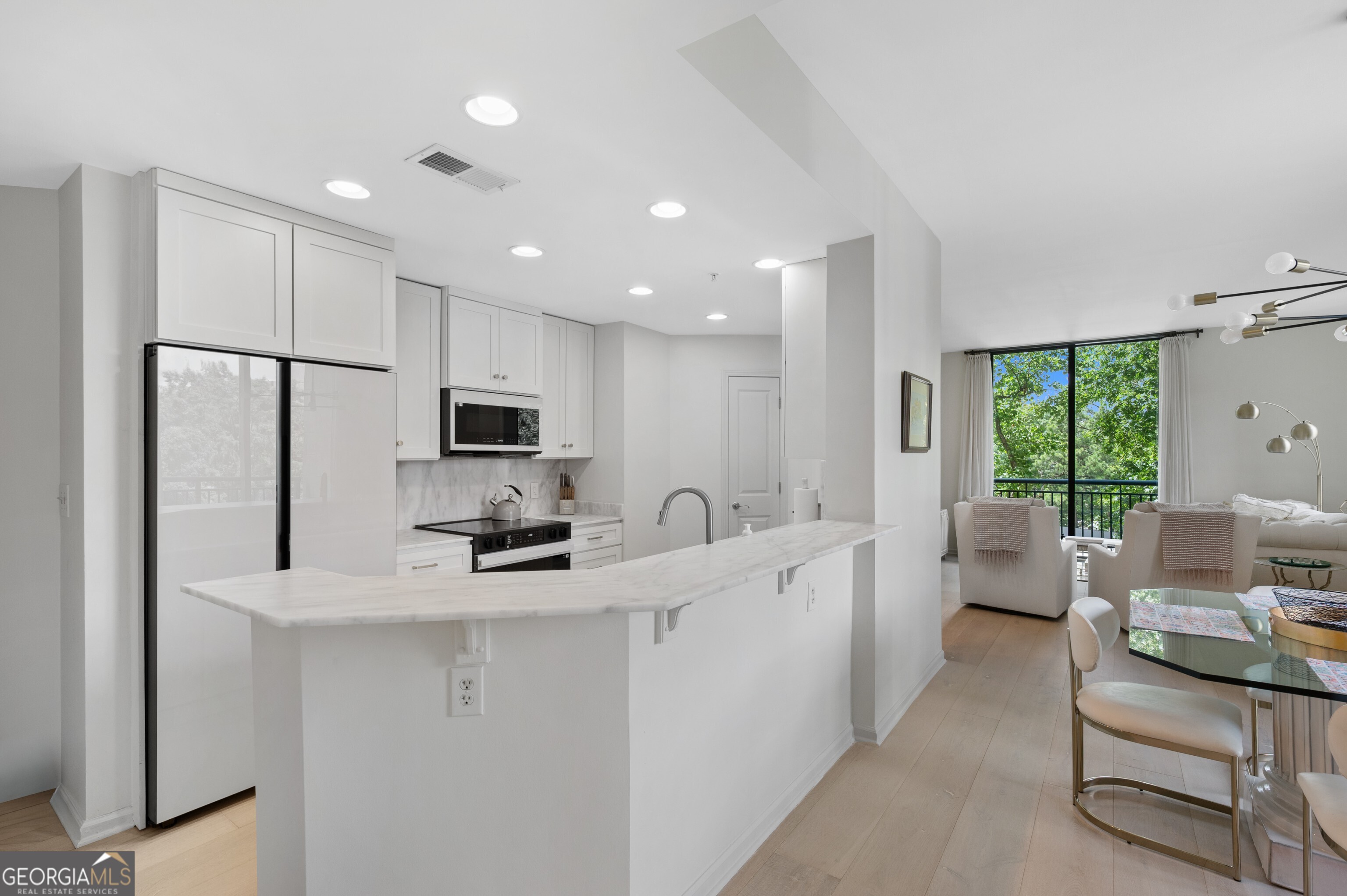 3040 Peachtree Rd NW 211 — photo