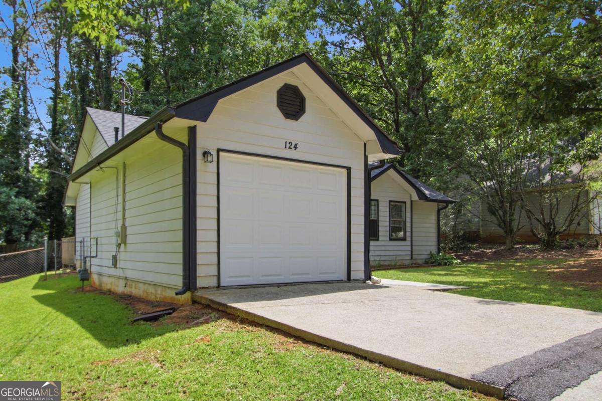 124 Julie Ln — photo