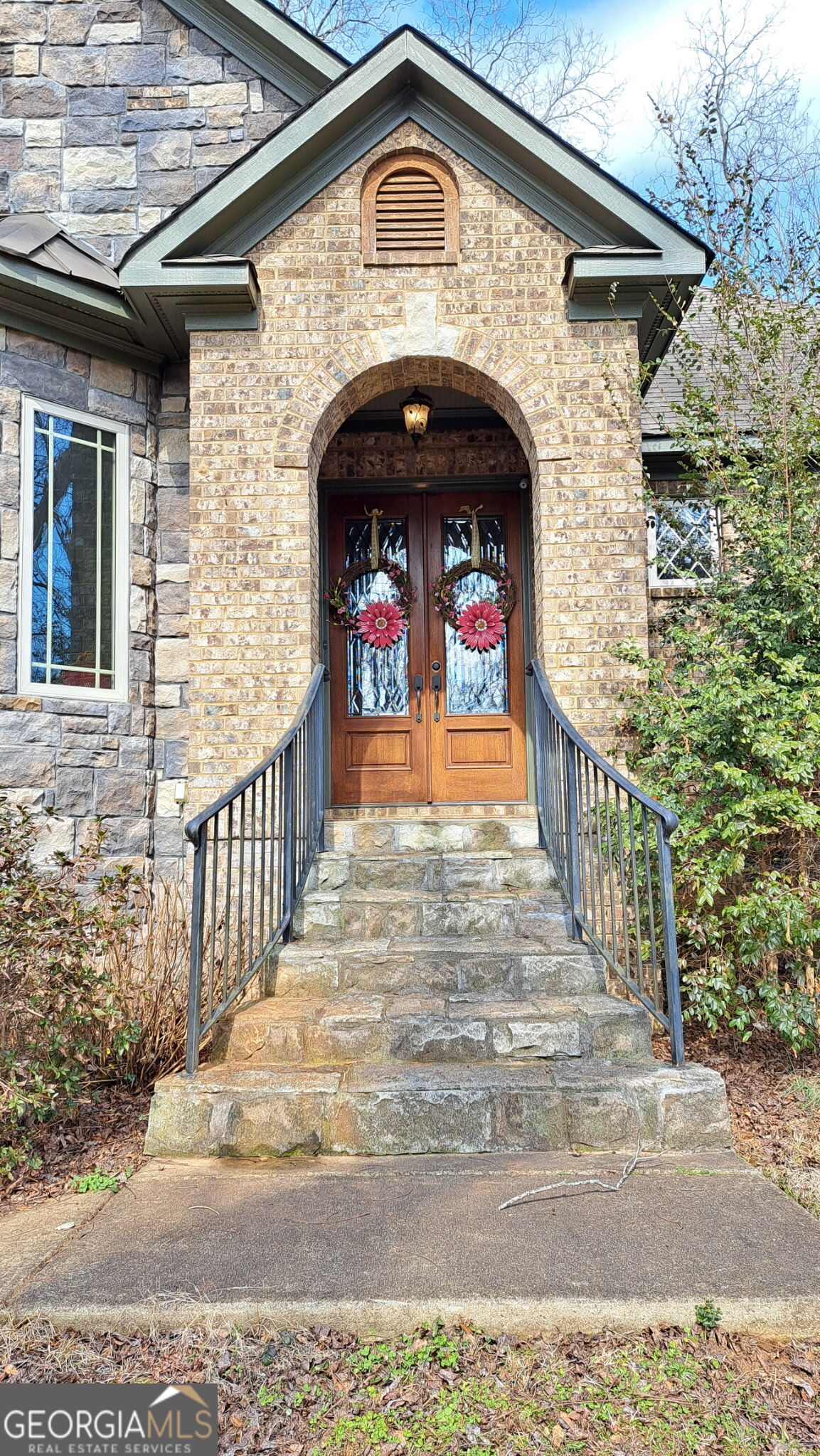 285 Pine Dr — photo