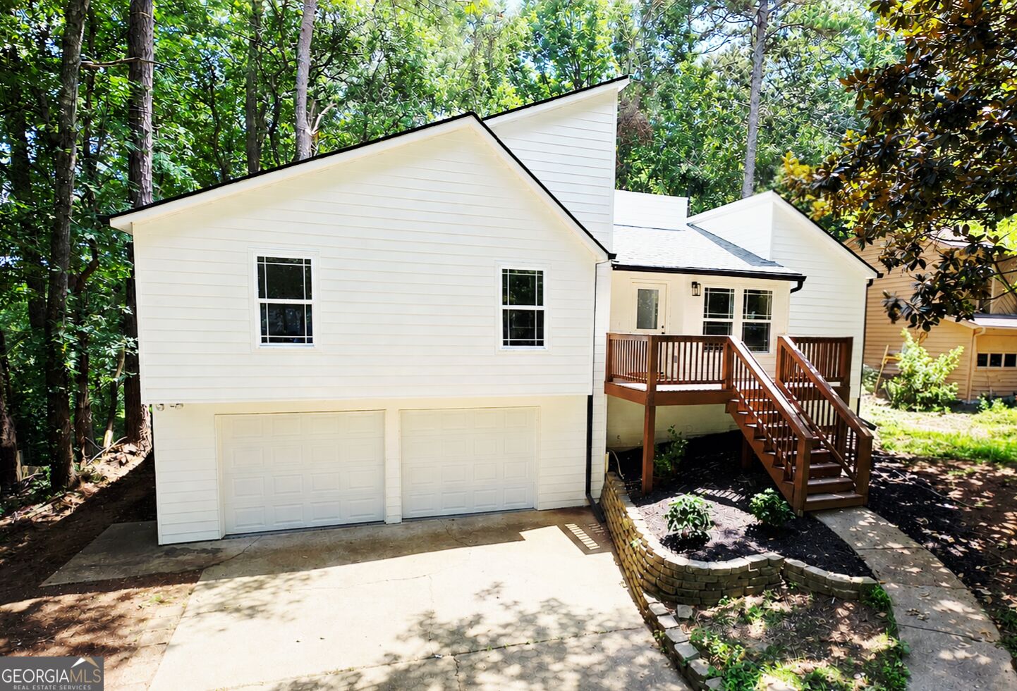 4610 Kings Crossing Dr NE — photo