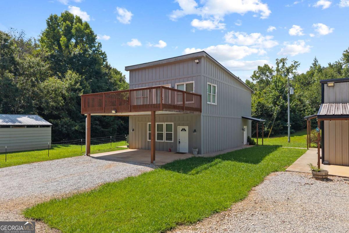 221 Columbus Dr — photo
