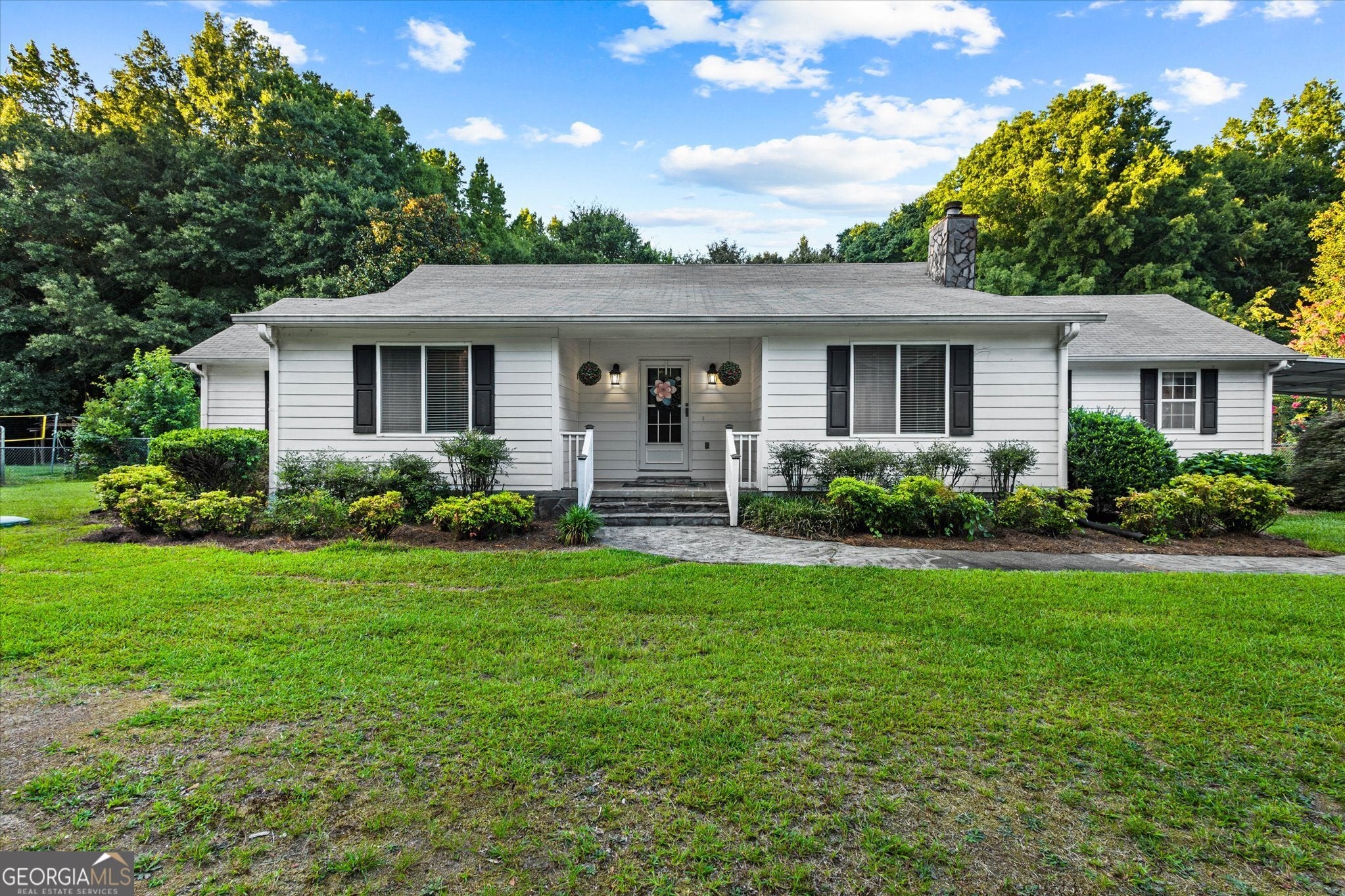 842 Twin Oaks Dr — photo
