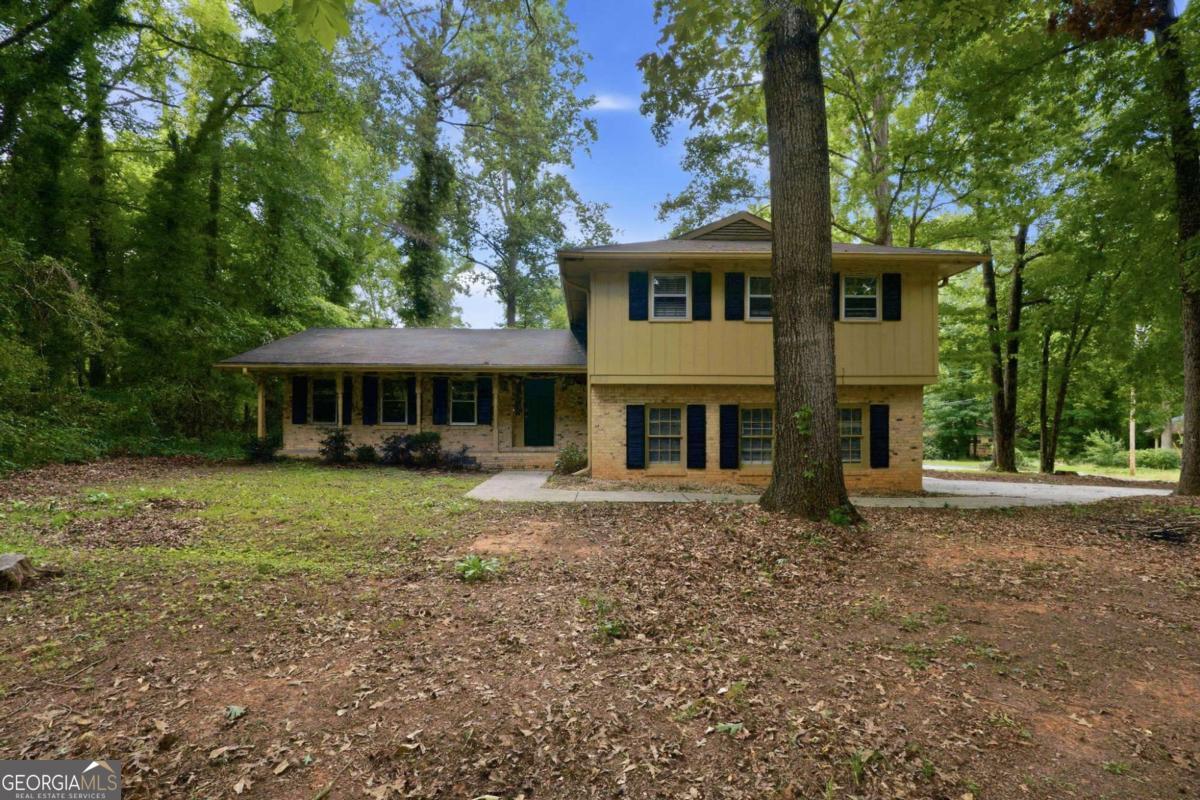 2115 Pine Knoll Cir NE — photo