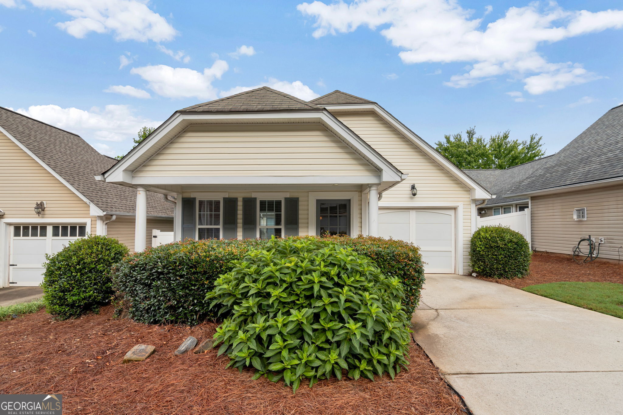 196 Highland Falls Dr — photo