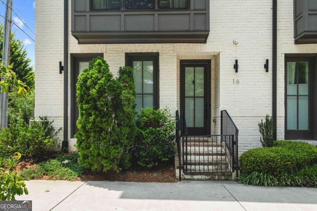 574 Boulevard Pl NE 16 — photo