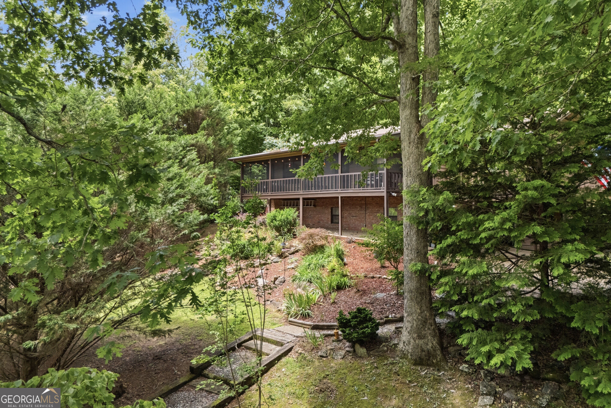 93 Jamie Ln — photo