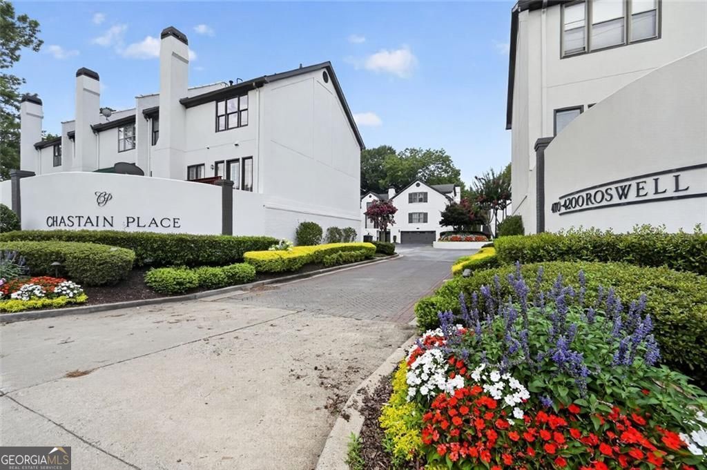 4198 Roswell Rd NE — photo