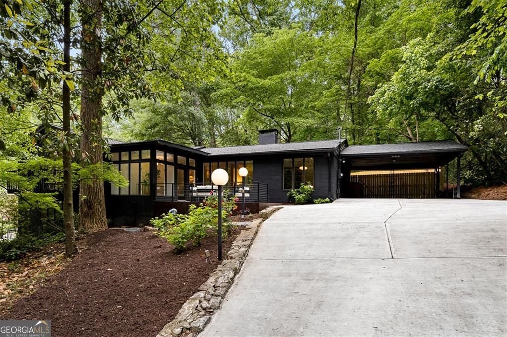 922 Barton Woods Rd NE — photo