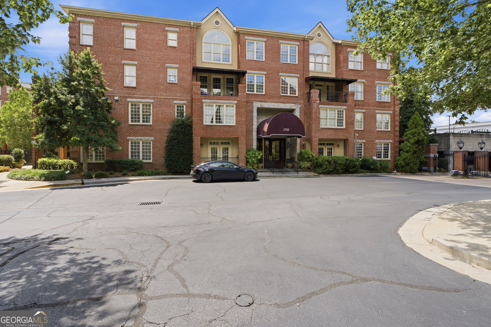 1735 Peachtree St NE 304 — photo