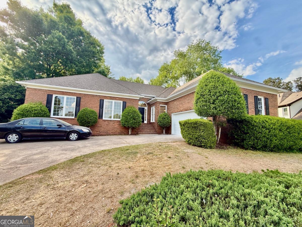 3607 Hampstead Ln NE — photo