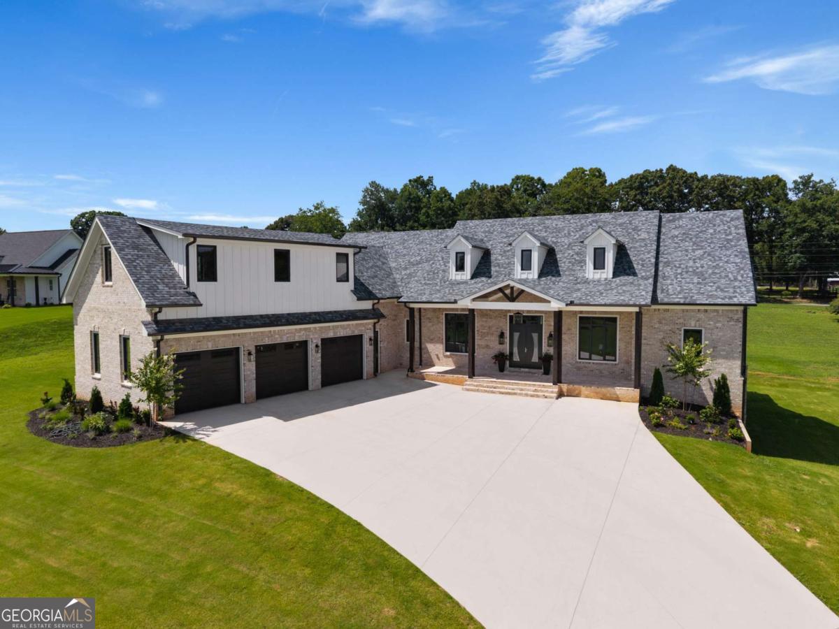 1020 West Ct — photo