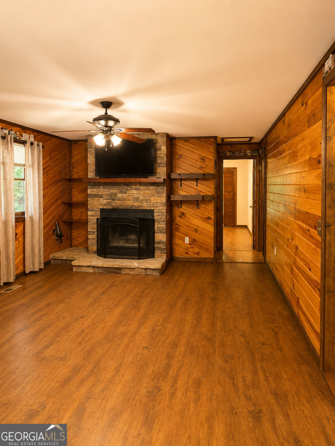 2261 Paradise Valley Rd — photo