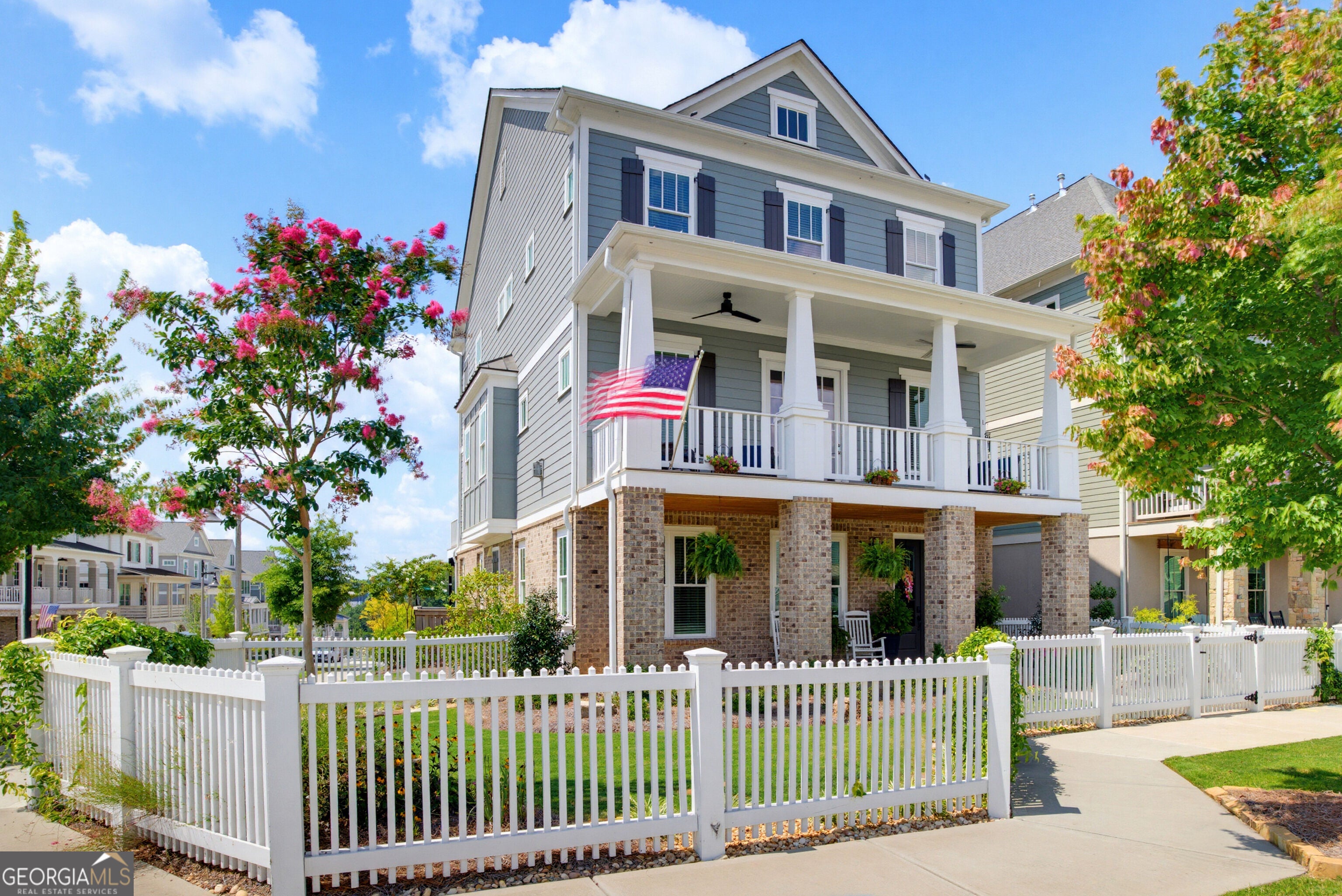 581 S Club Dr — photo
