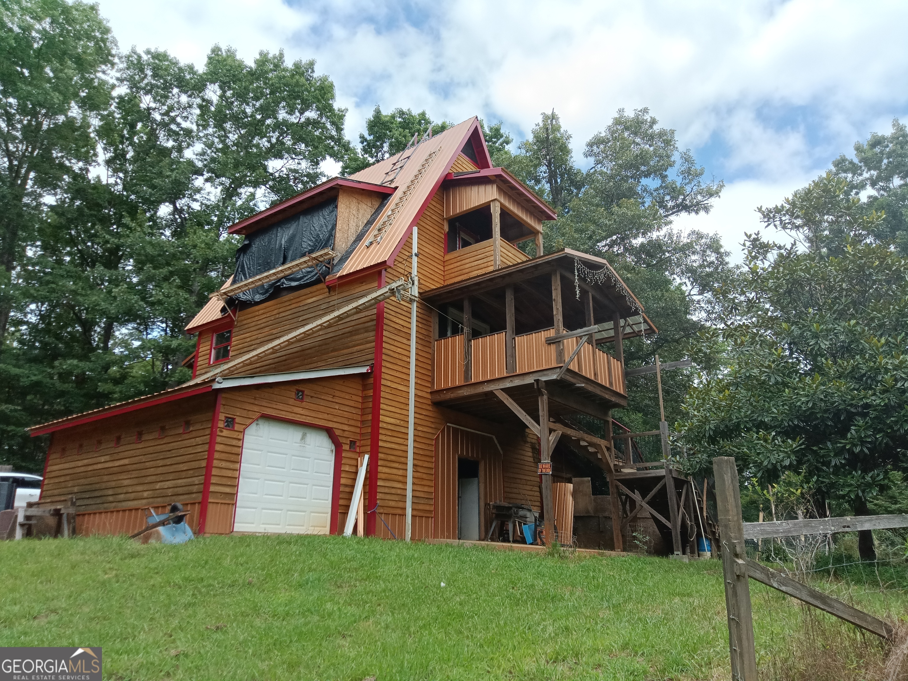852 Martin Dr — photo