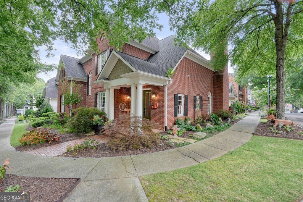 1451 Hedgewood Ln NW — photo