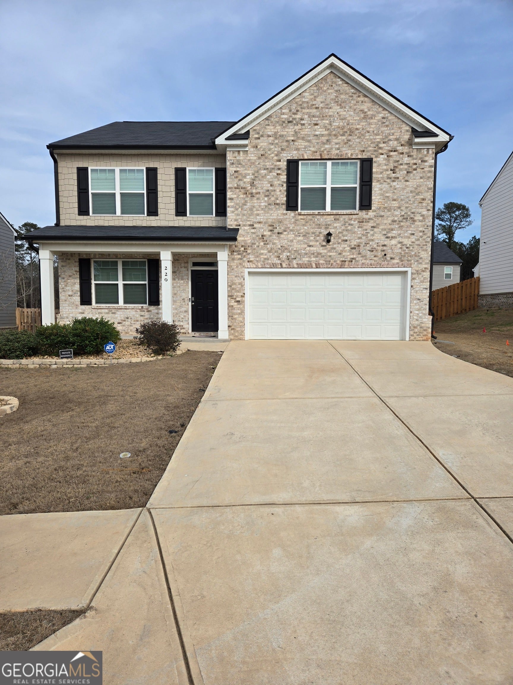 220 Montgomery Dr — photo
