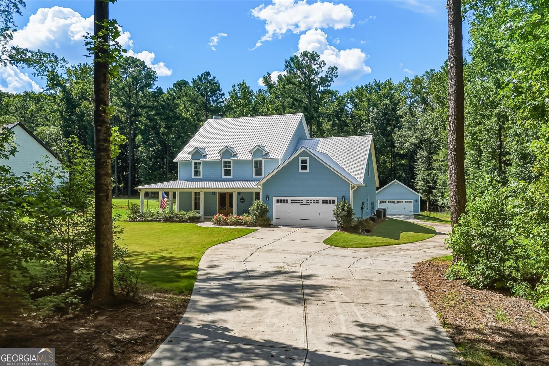 695 Parkview Dr — photo