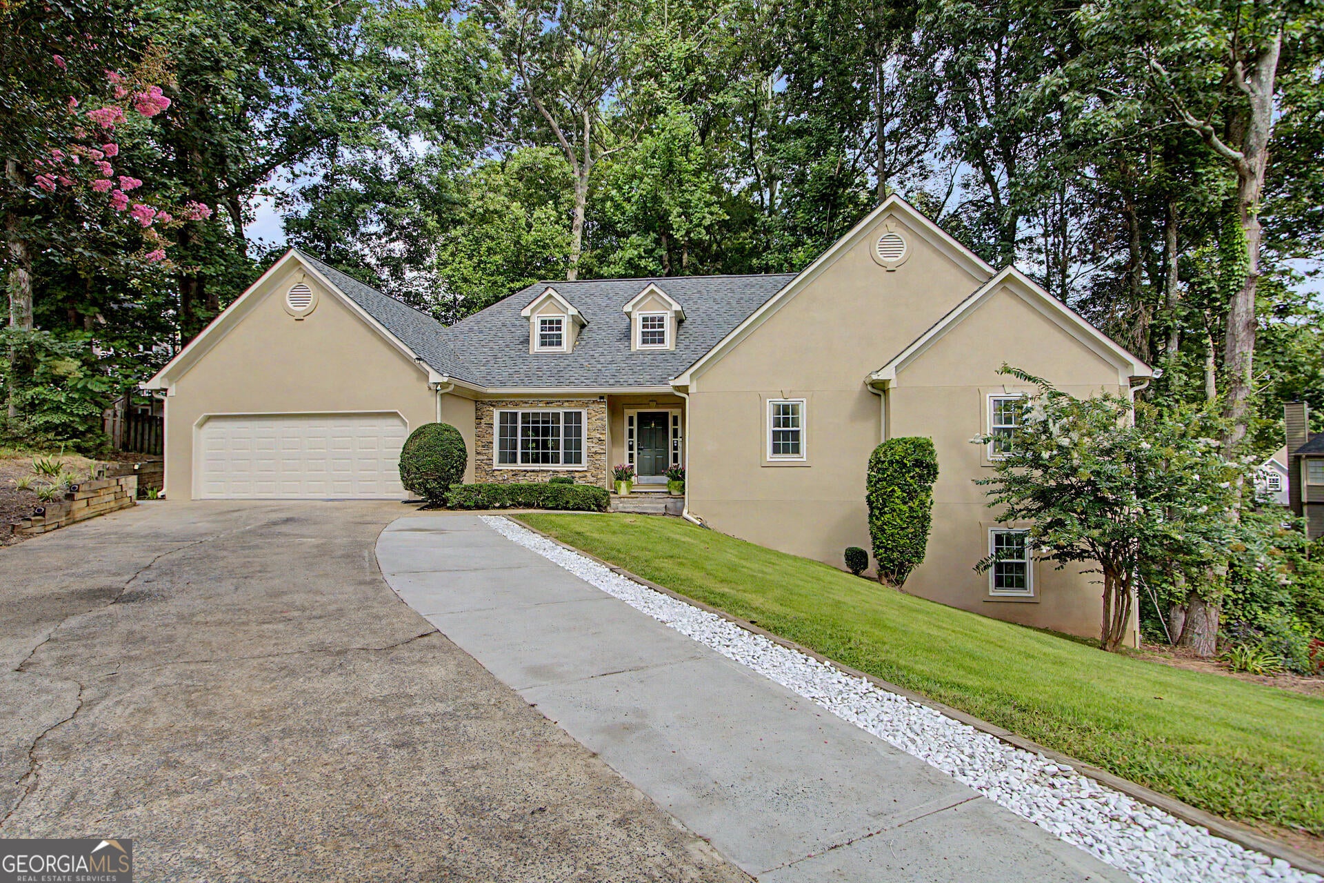 311 Clubhouse Ct NW — photo