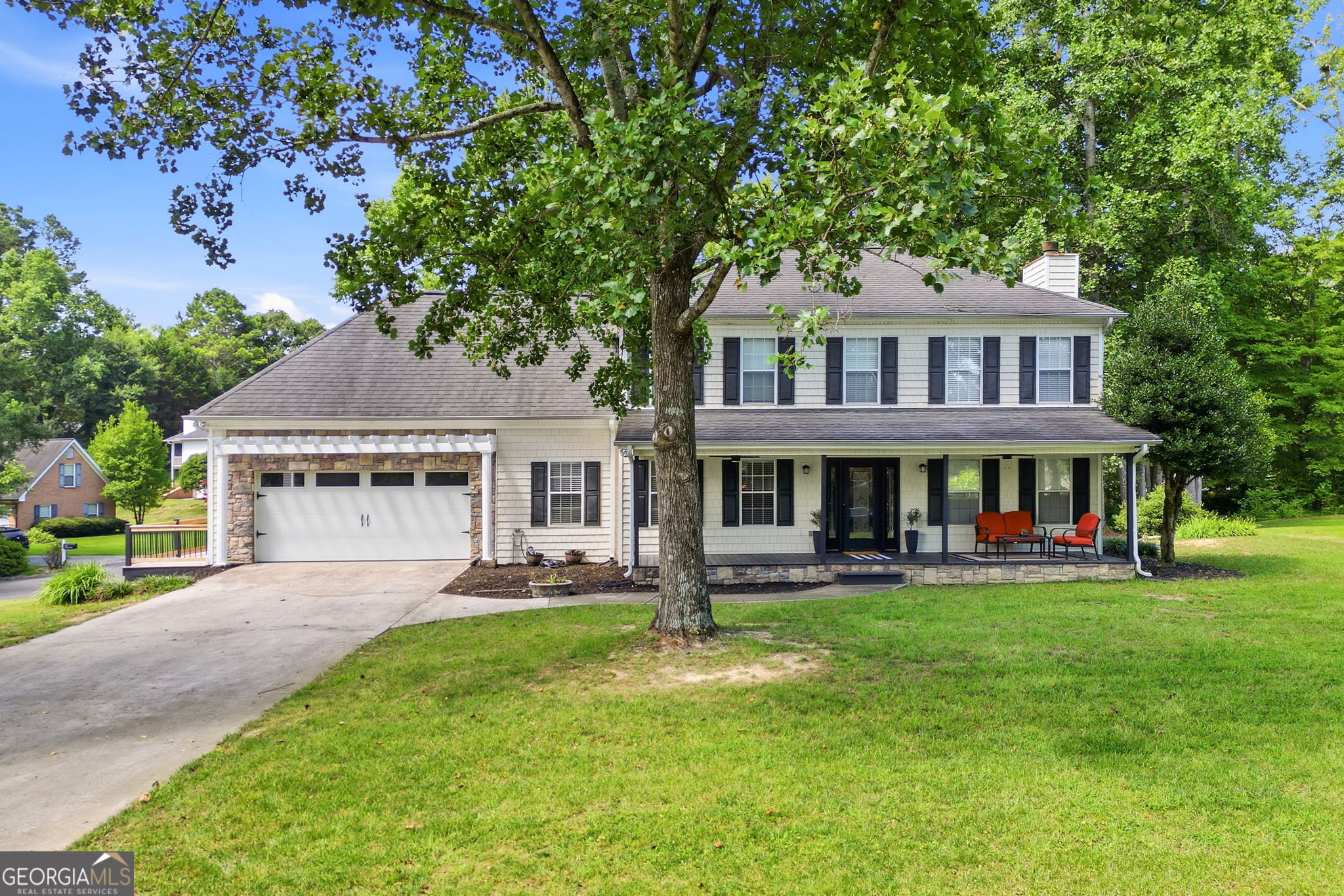 195 Gateway Dr — photo