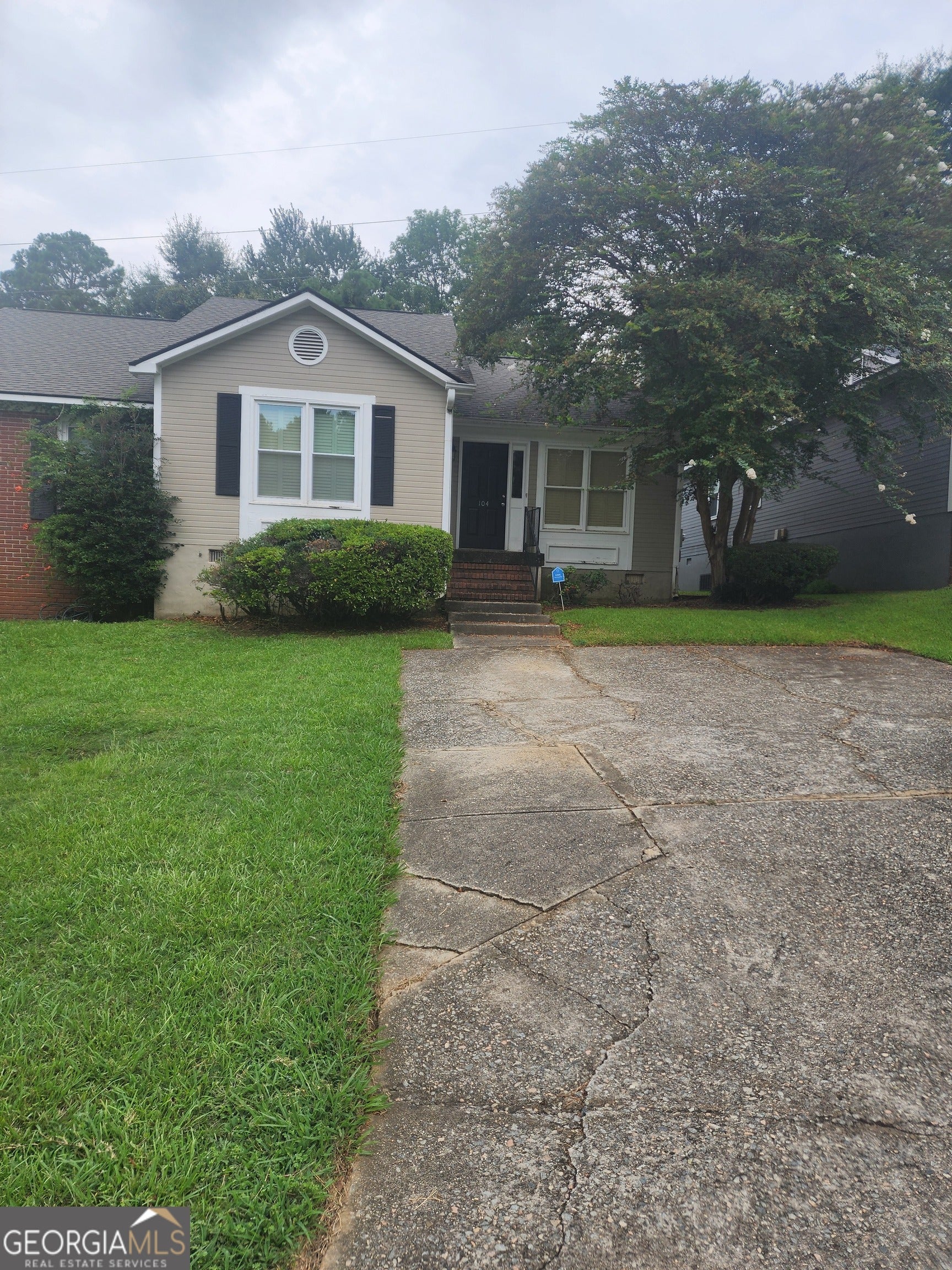104 Wakefield Dr — photo