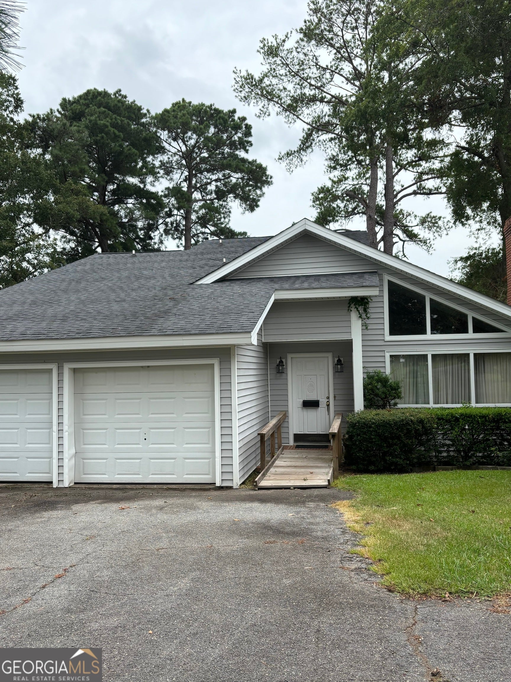 207A Lakeshore Cir — photo