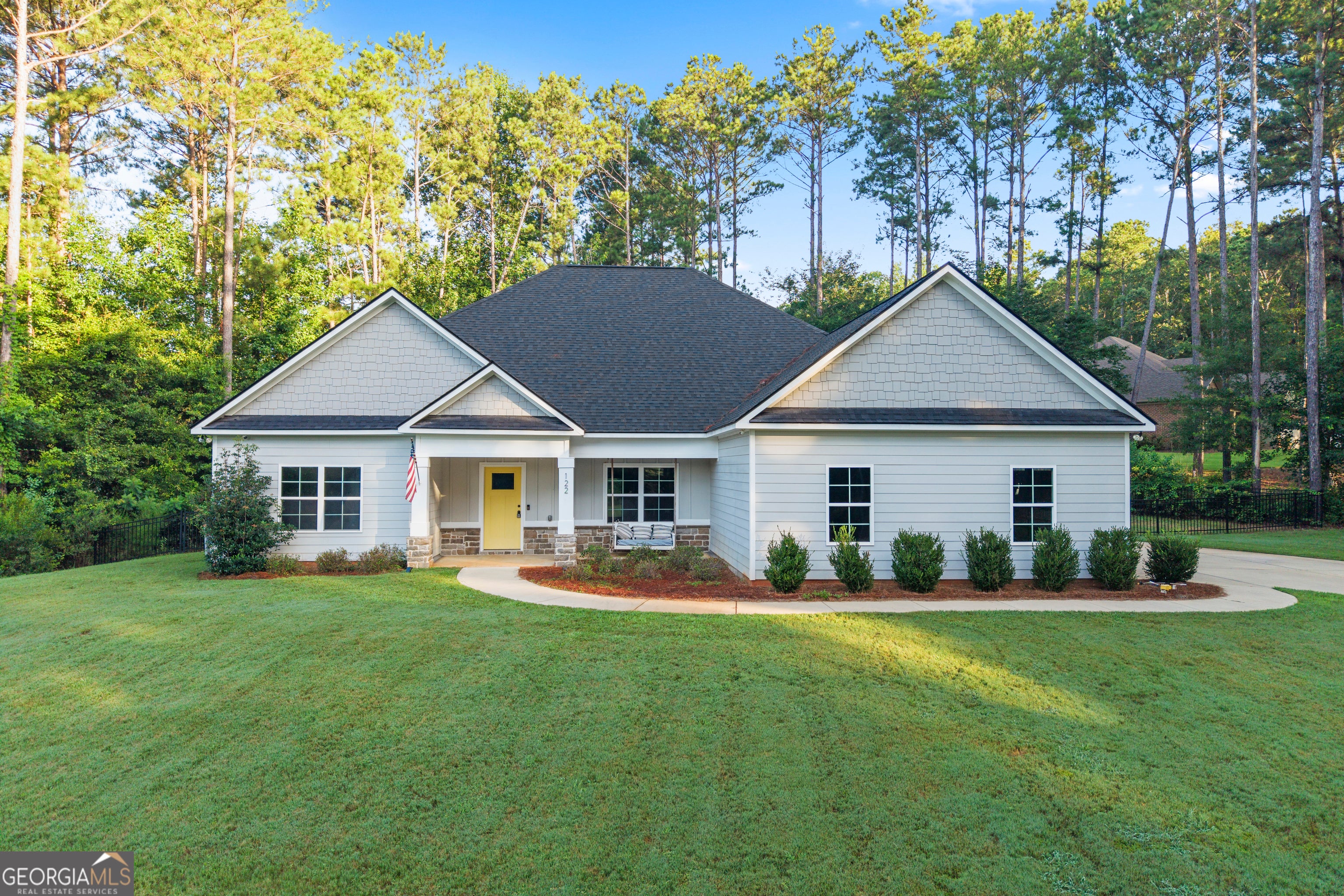122 Lee Road 2121 — photo