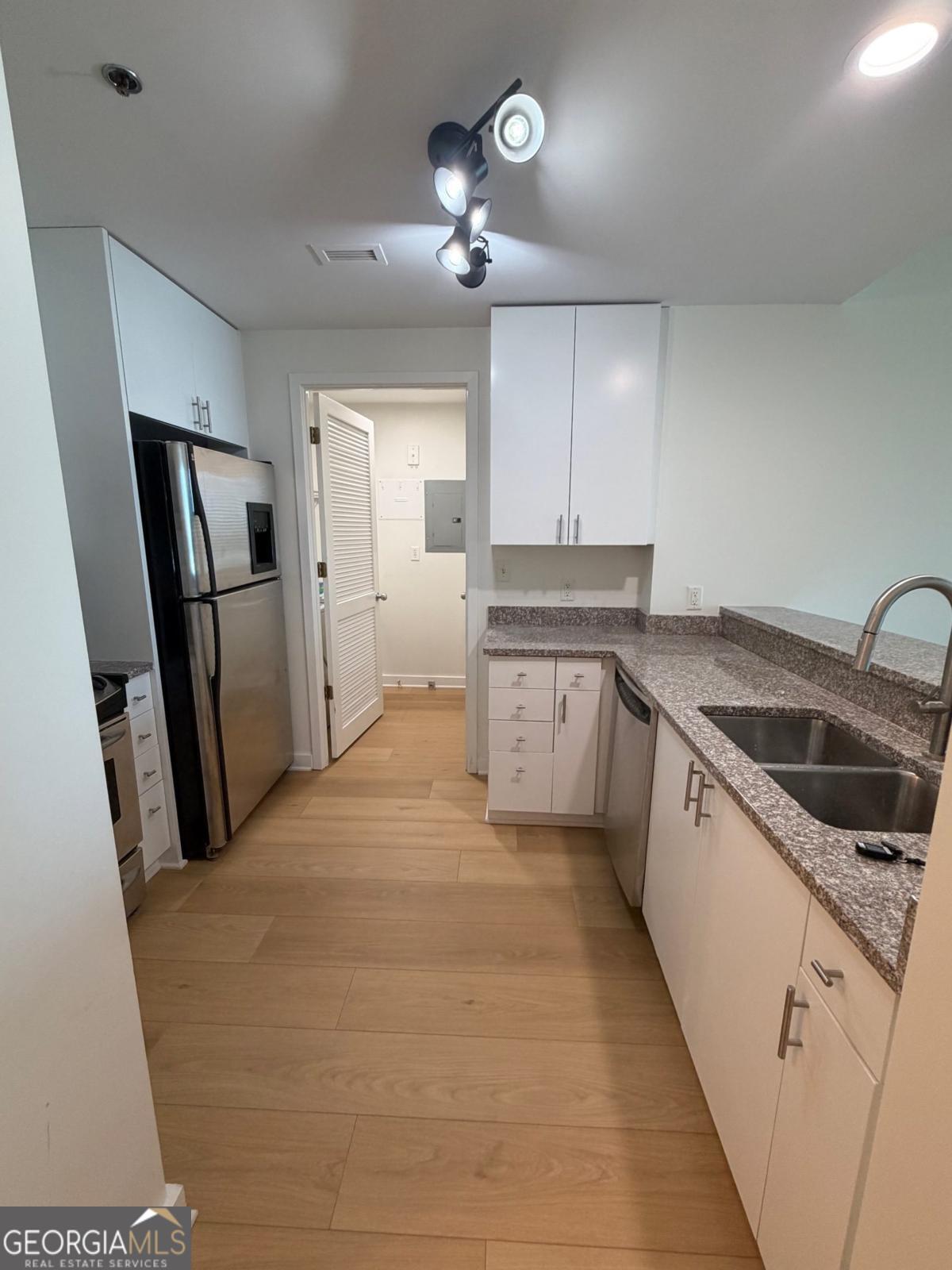 3338 Peachtree Rd NE 1106 — photo