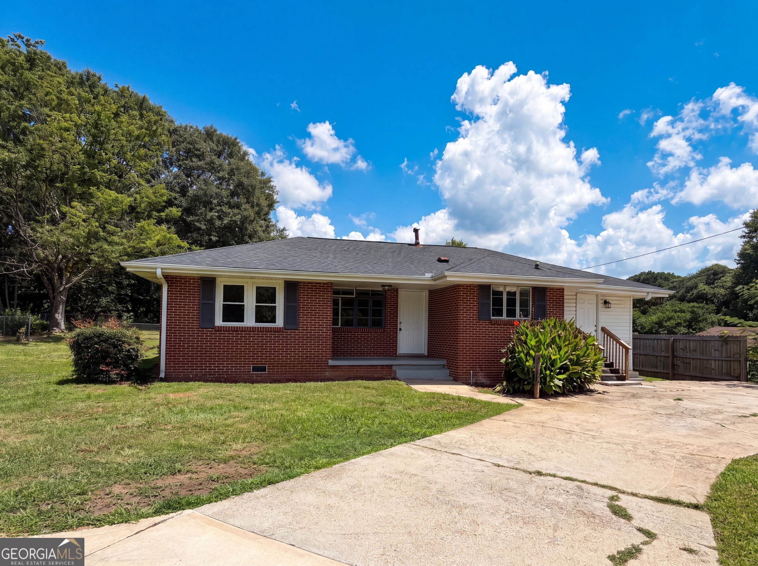 5656 Salem Rd — photo