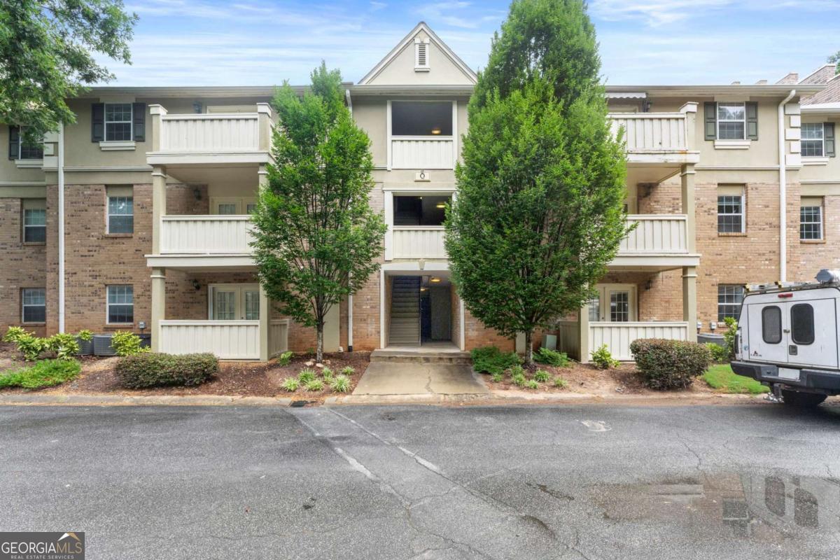 6900 Roswell Rd Q17 — photo