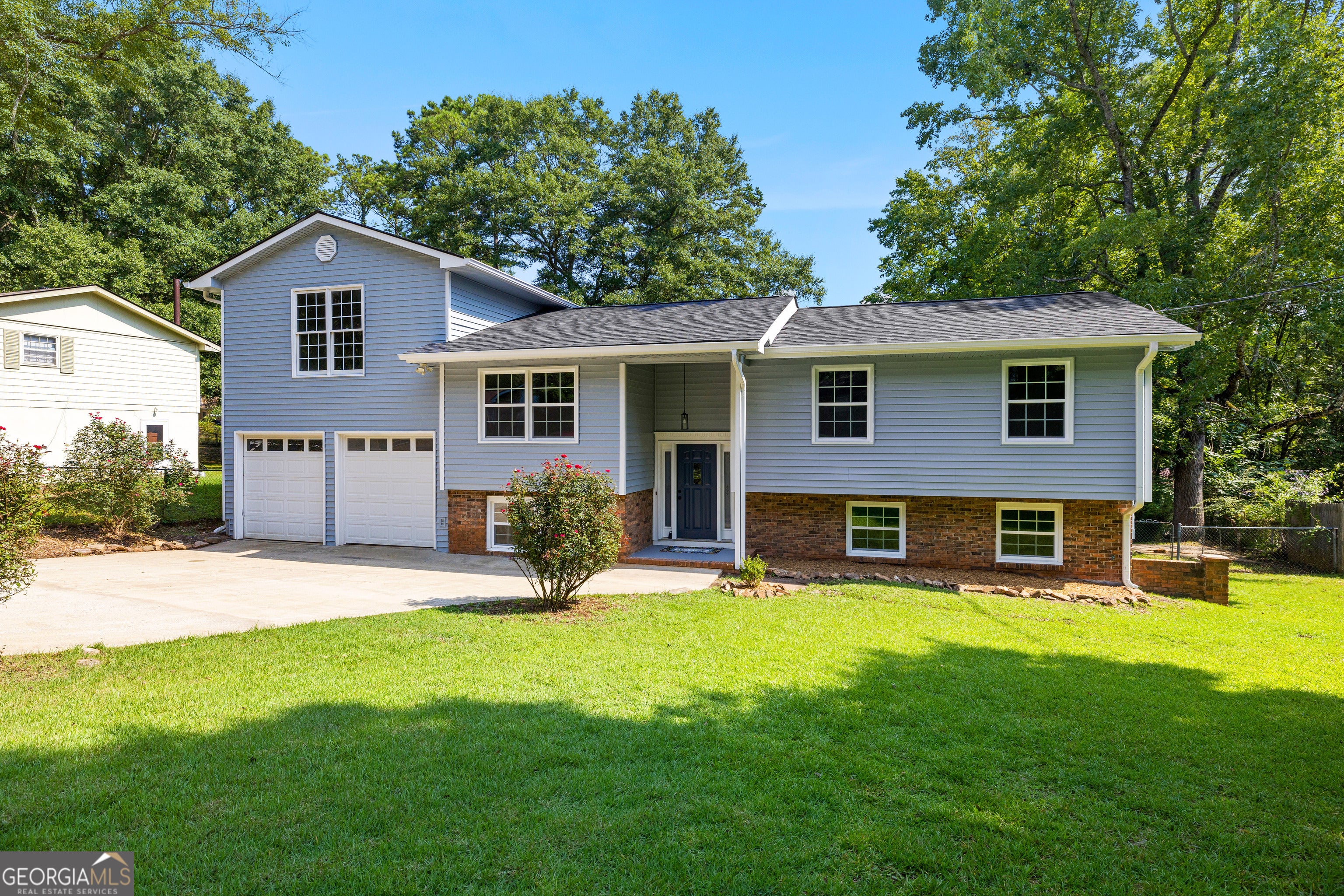 210 Hearthstone Dr — photo