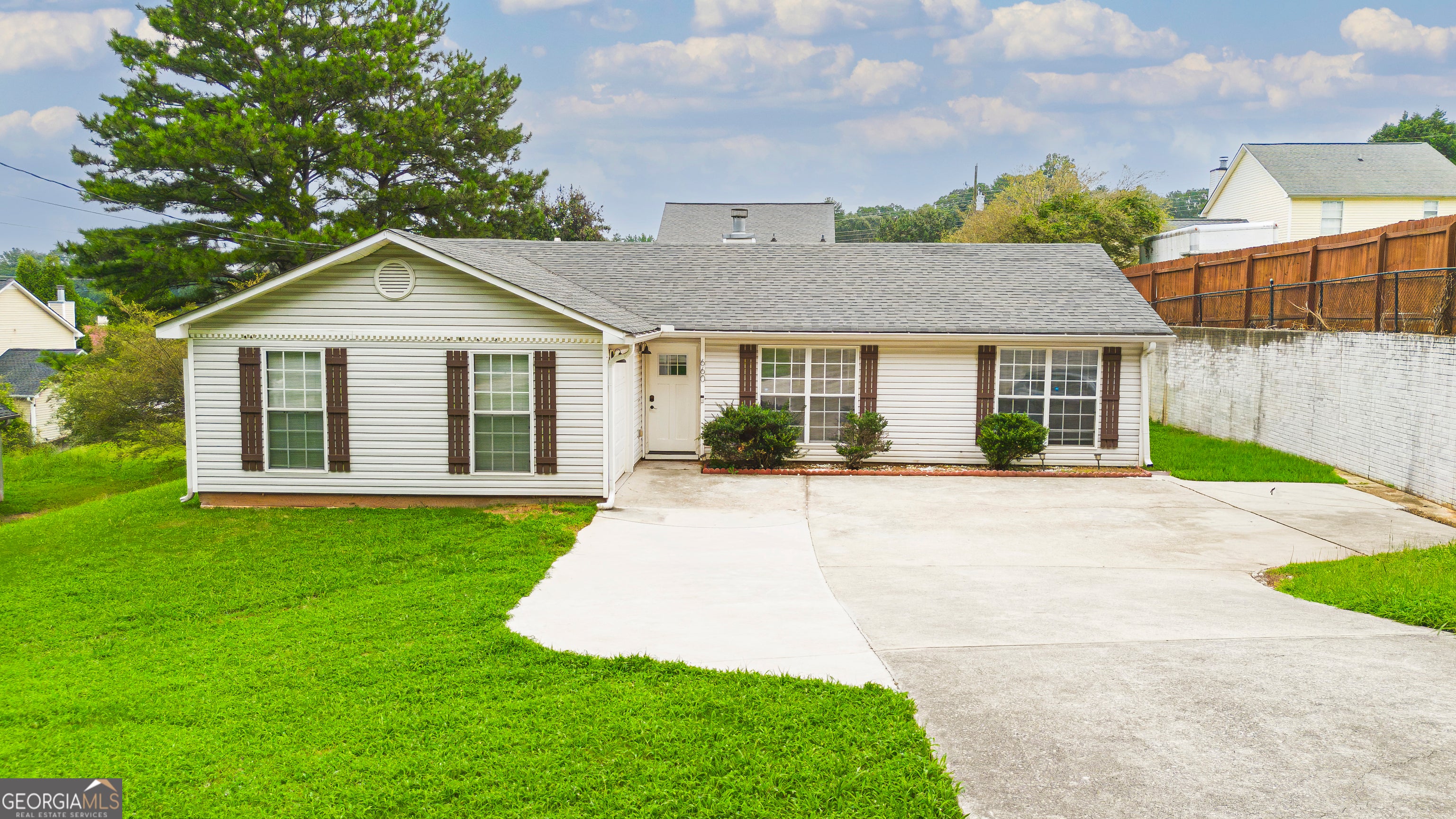 660 Morrow Rd — photo