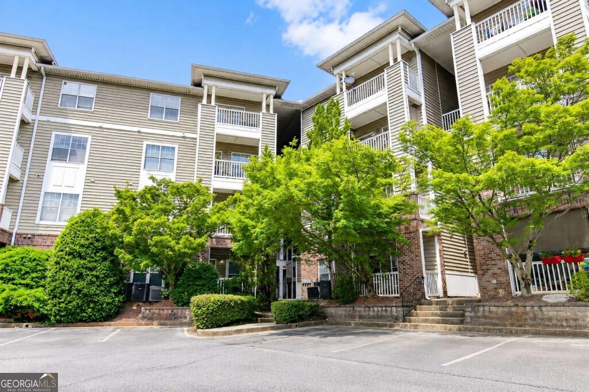 2700 Pine Tree Rd NE 1011 — photo