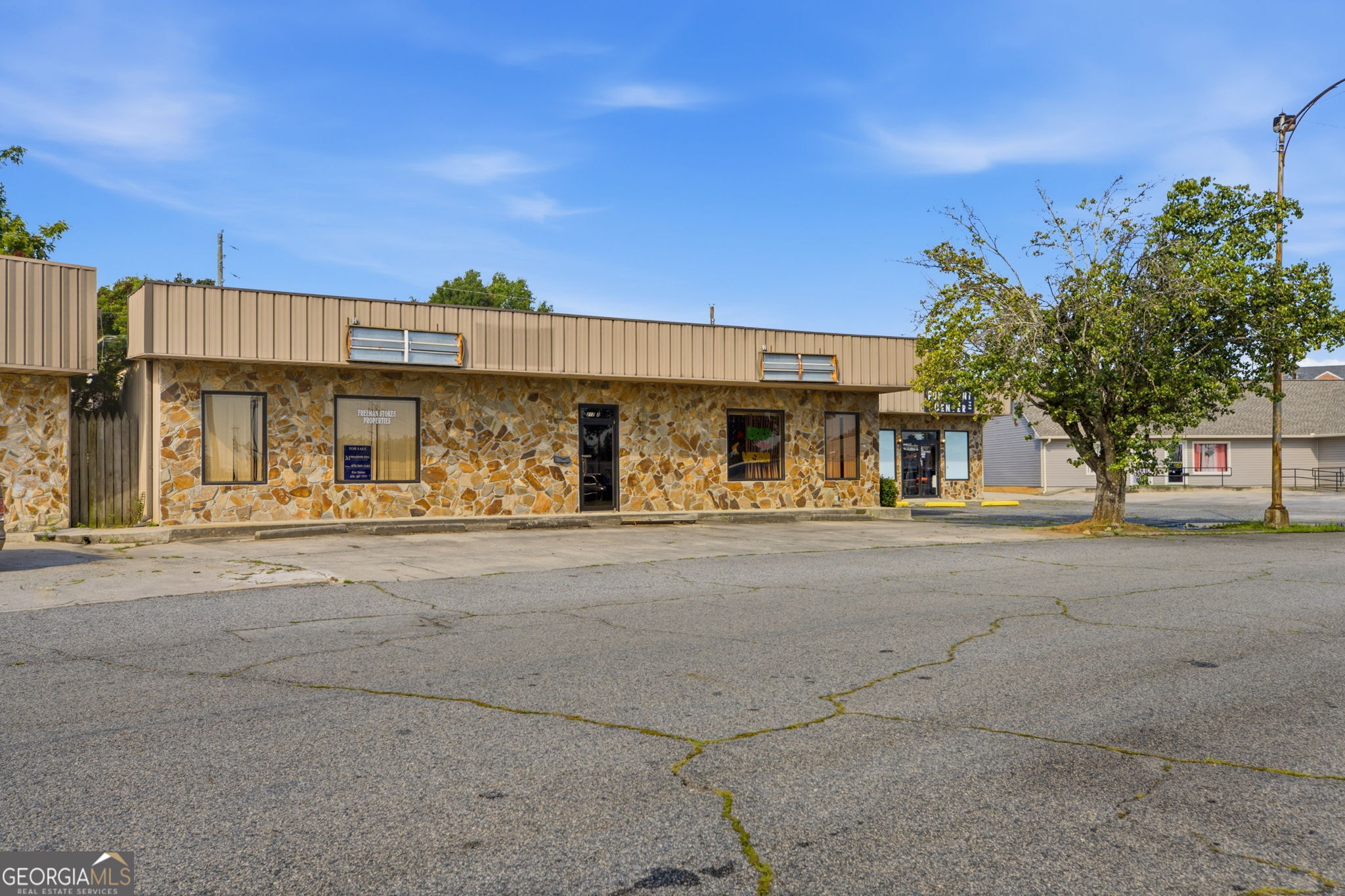 217 S Commercial Cir — photo