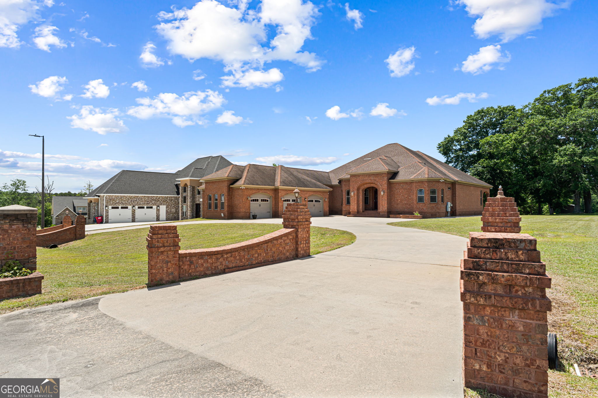 215 Little Hickory Dr — photo