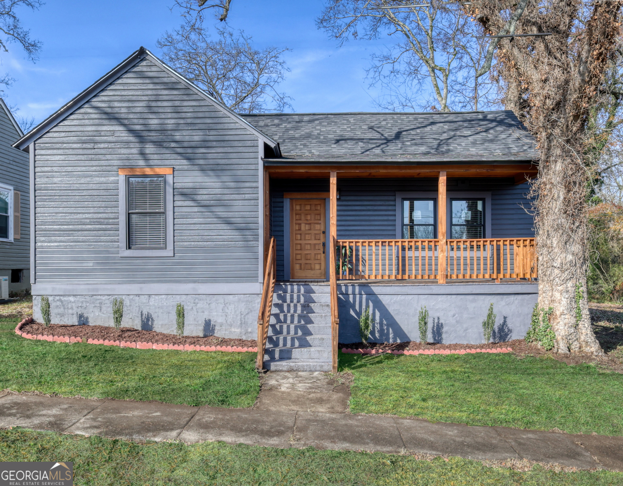 11 N McLin St SW — photo