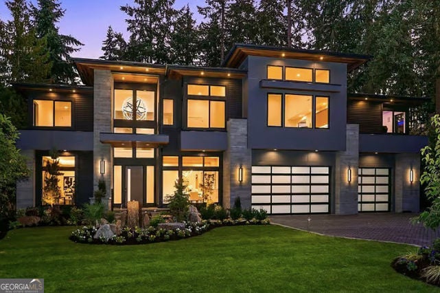 2347 Clairmont Rd NE — photo